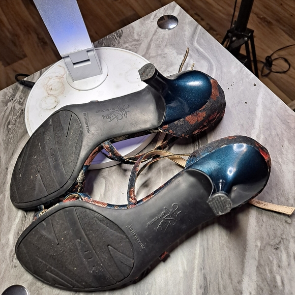 Shoes - Picture 4 of 5